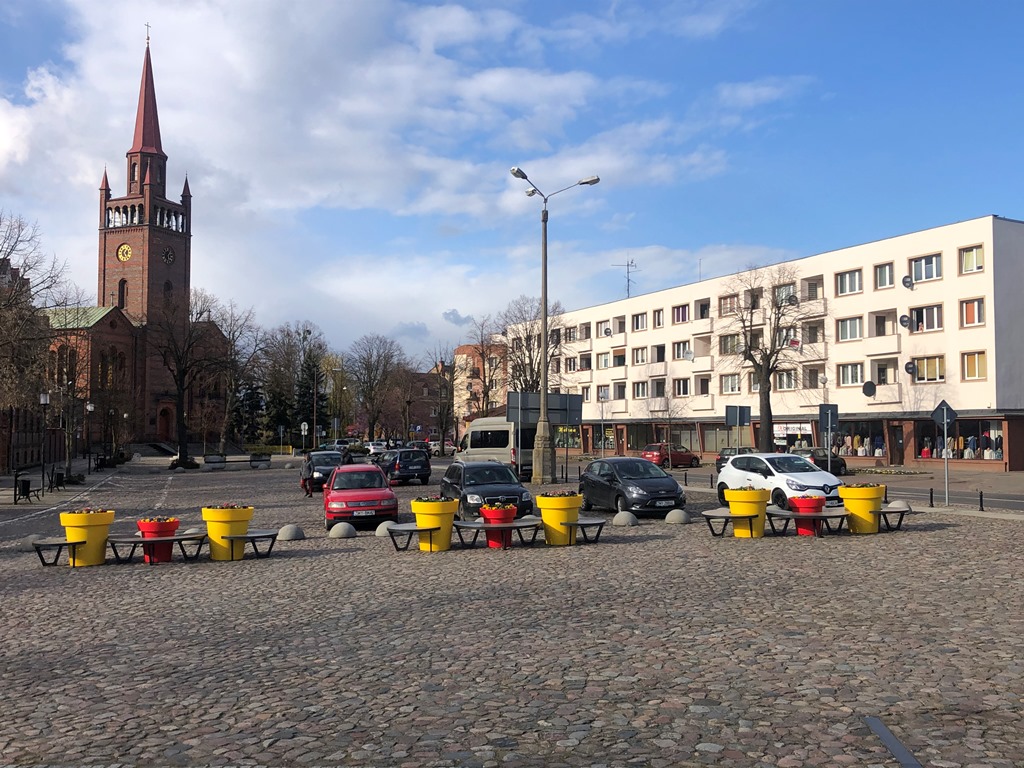 Powieksz zdjęcie kościoła w Dębnie