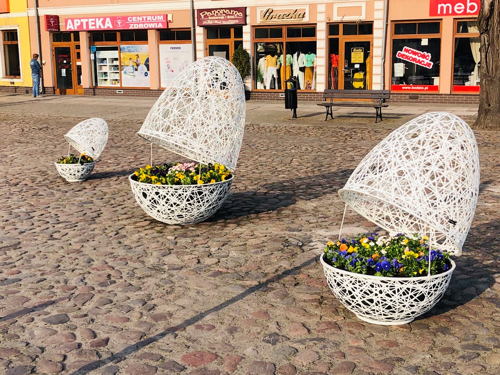 Ozdoba świąteczna, ażurowe  na Placu Konstytucji 3 Maja