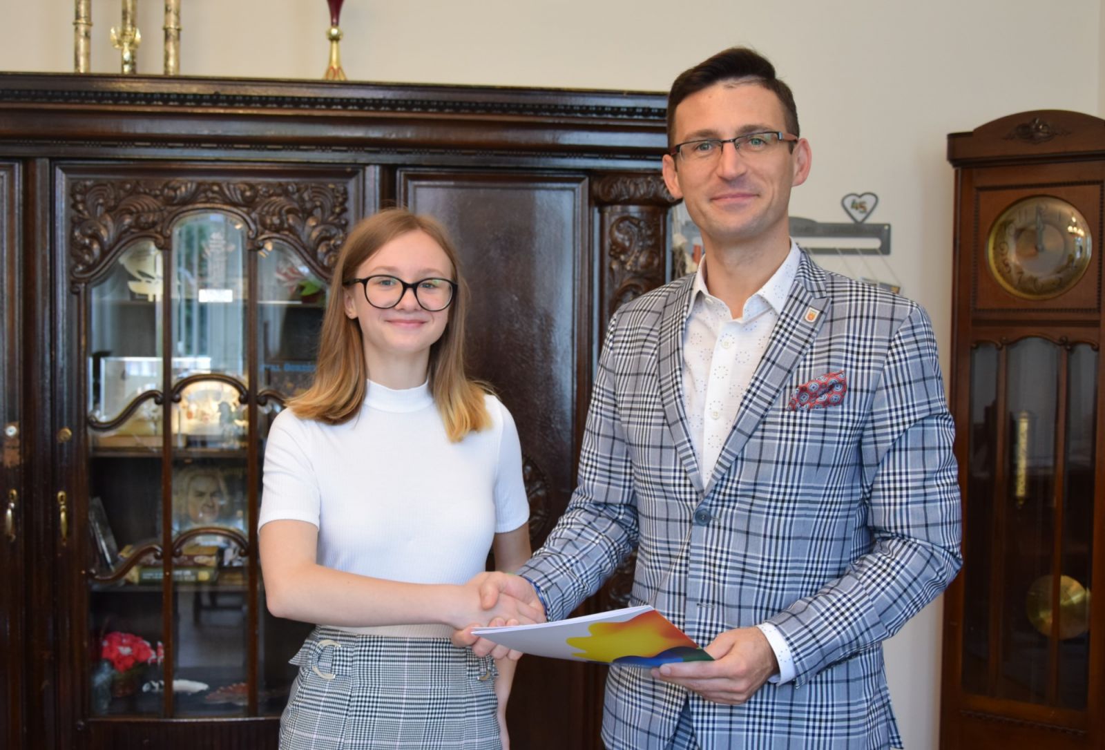 Powieksz zdjęcie. Nagrodę Burmistrza odebrała Inez Szewczyk