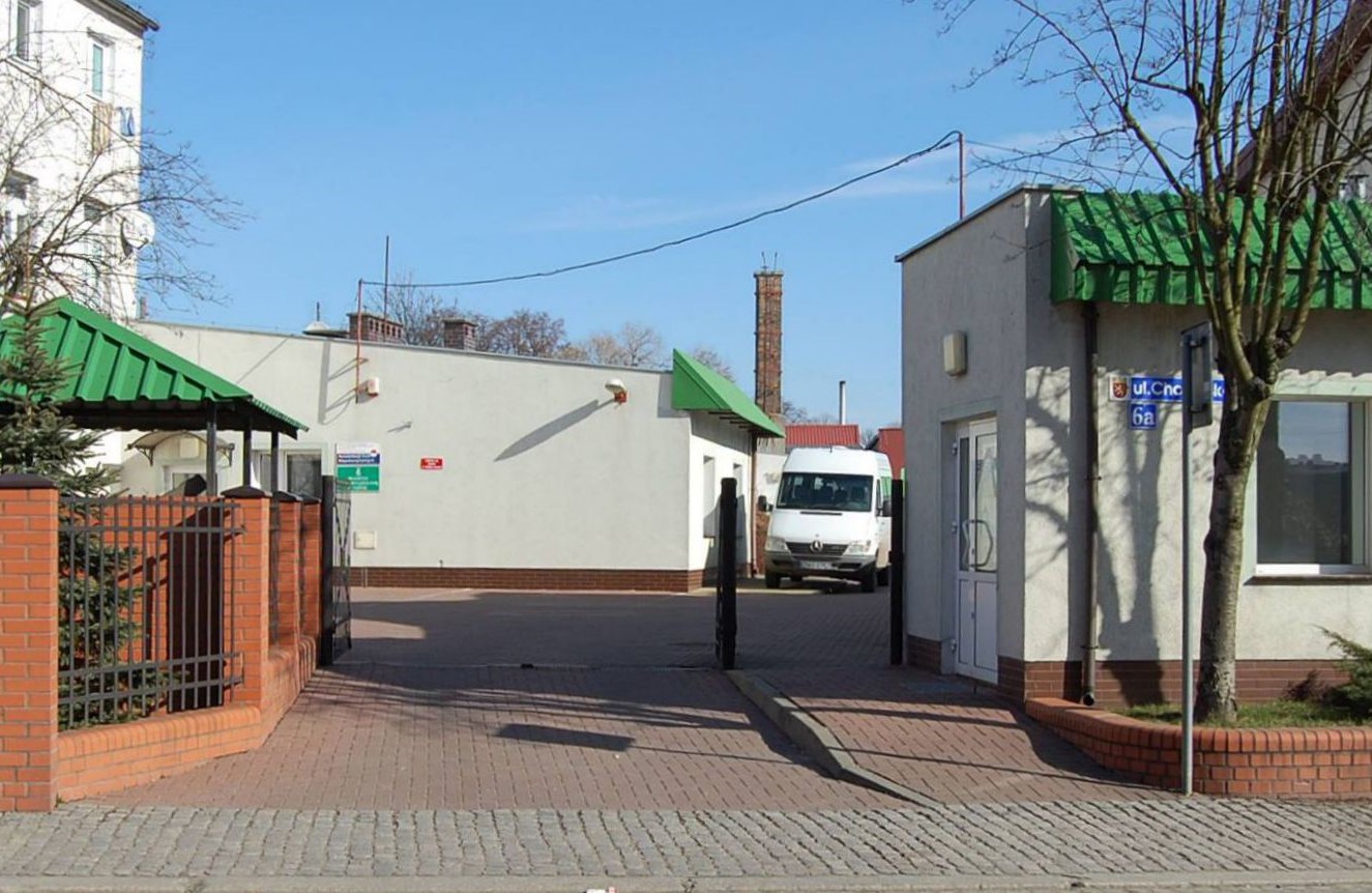 Powiększ zdjęcie. Wejście do Warsztatu Terapii Zajęciowej