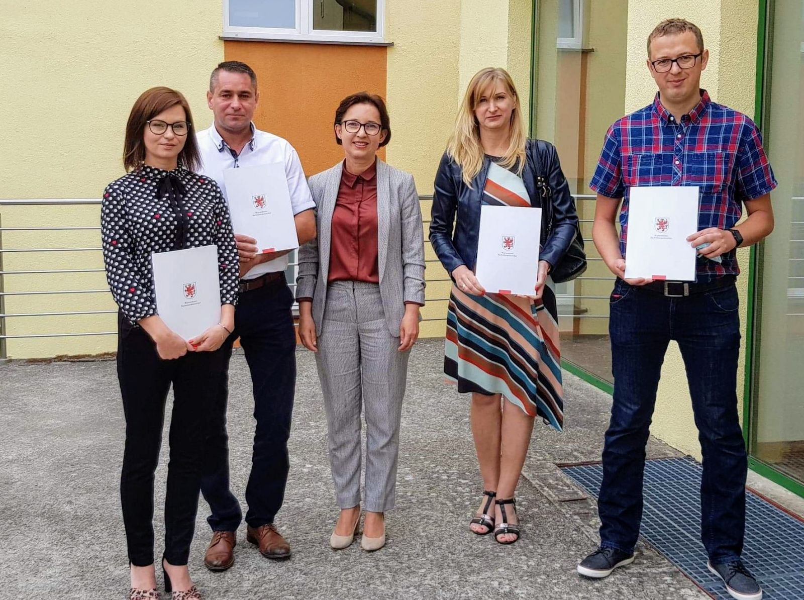 Od lewej: sołtys Bogusławia, Grzymiradza, wiceburmistrz, skarbnik gminy, sołtys Warnic