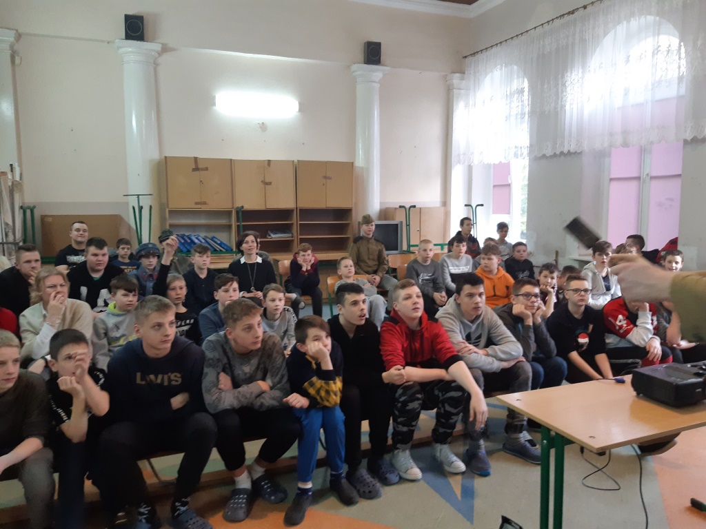 Powiększ zdjęcie. Uczestnicy lekcji