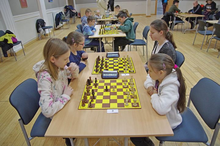 Uczestnicy zawodów podczas gry