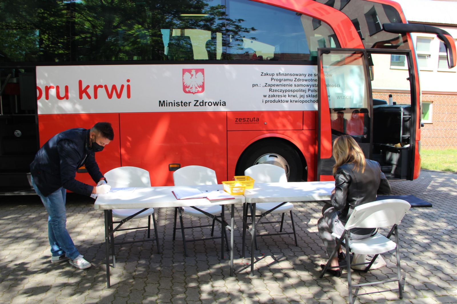 Przed wejściem potencjalni krwiodawcy wypełniali ankietę weryfikacyjną 