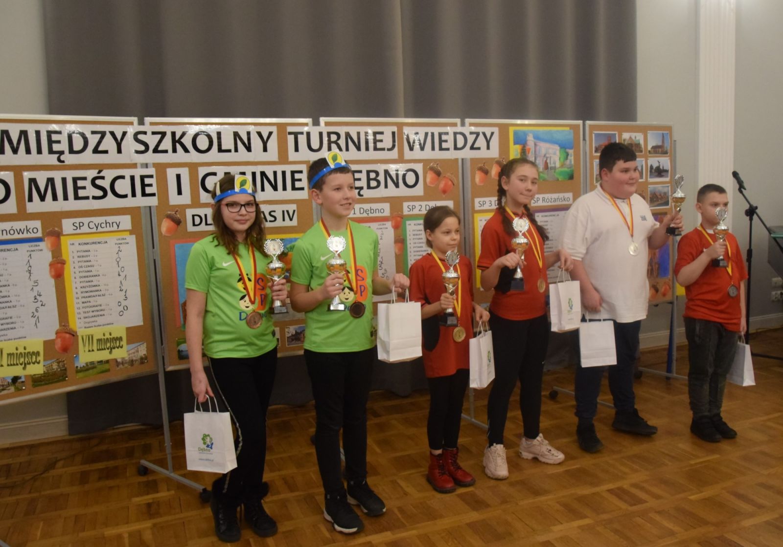 Powiększ zdjęcie. Zwycięzcy konkursu