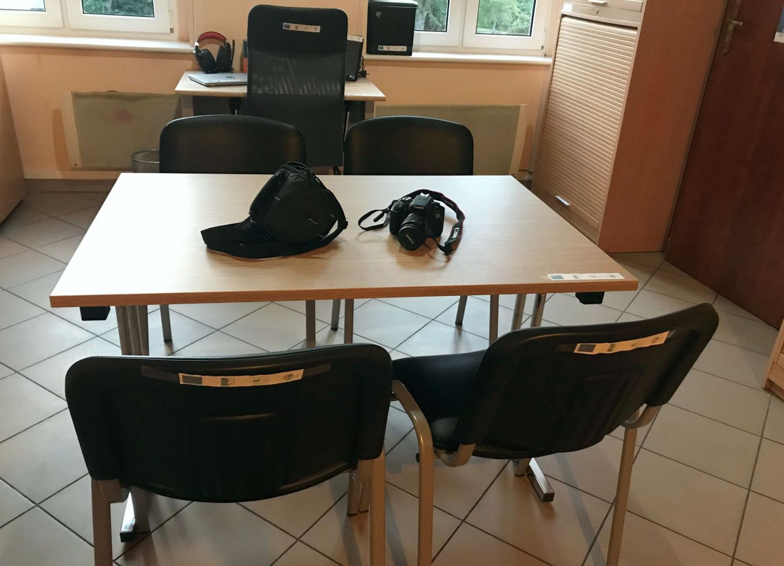 Powiększ zdjęcie. Zakupiony sprzęt: aparat, stolik, krzesła