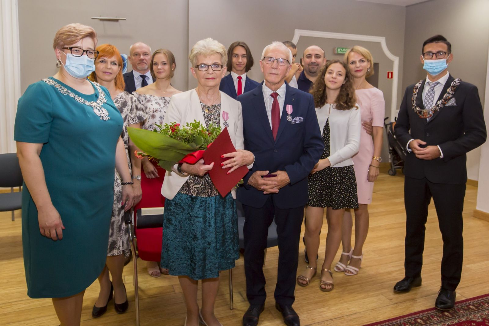Grażyna i Bolesław Stacewiczowie z rodziną