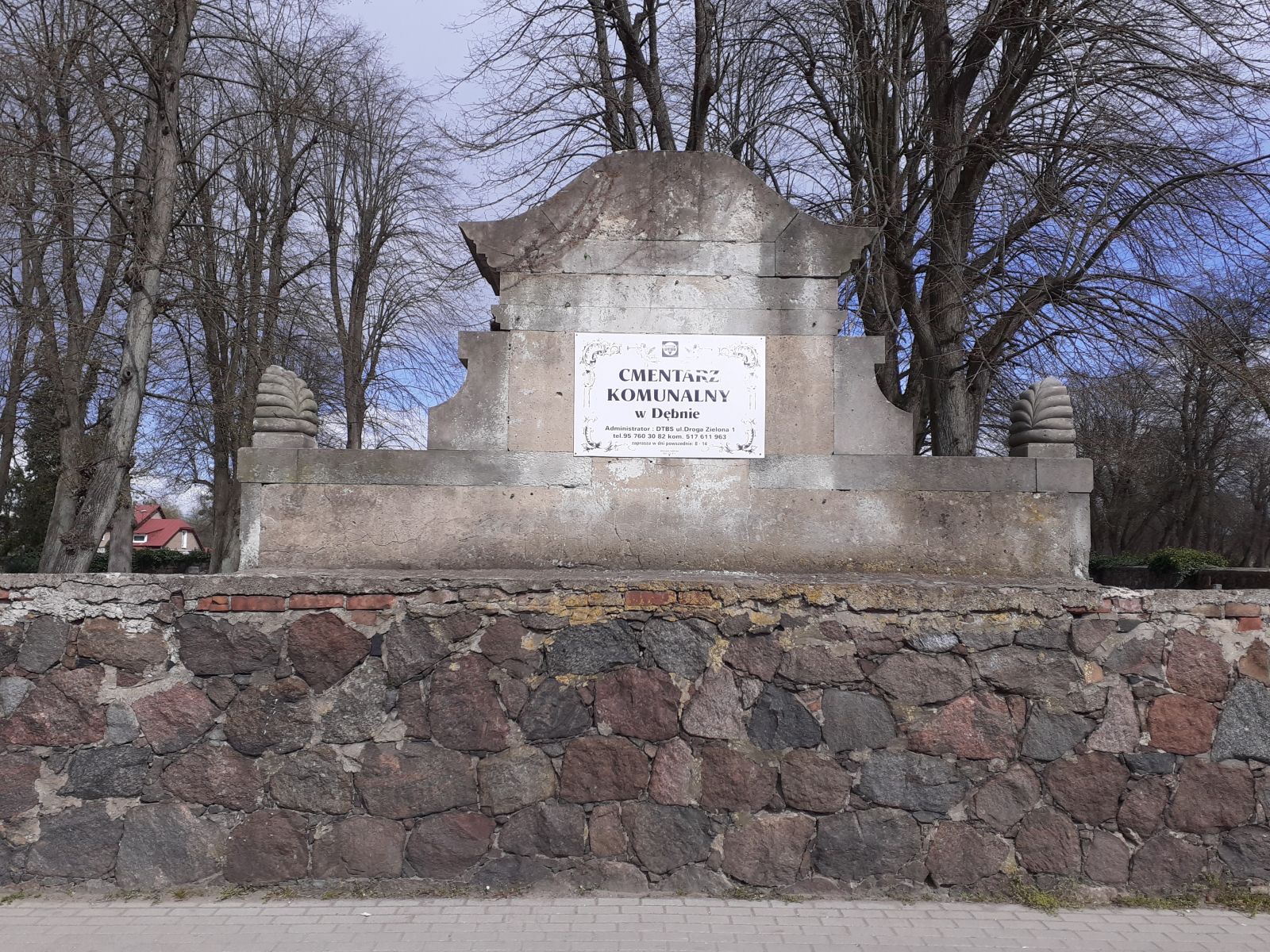 Fasada przed remontem od zewnątrz
