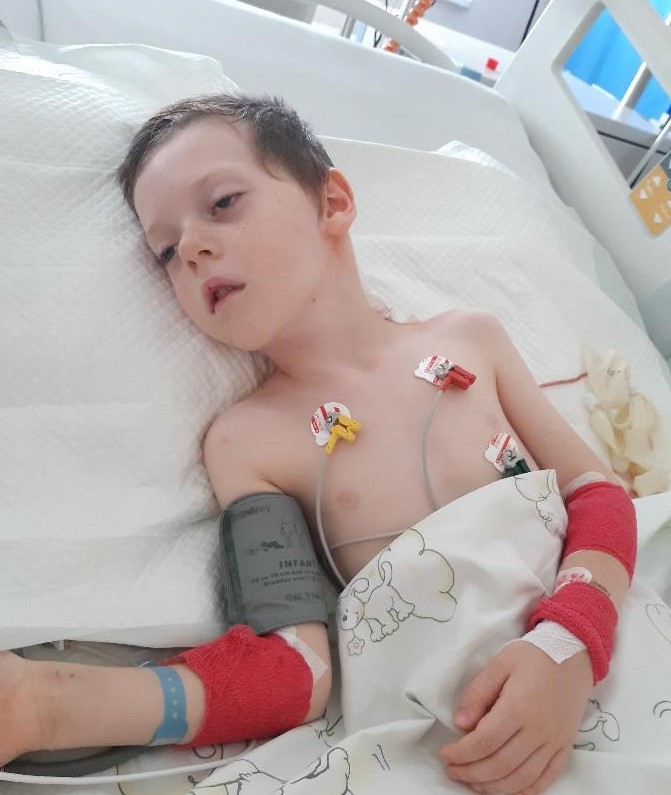 Powieksz zdjęcie Kuba Stankiewicz leżący w szpitalu