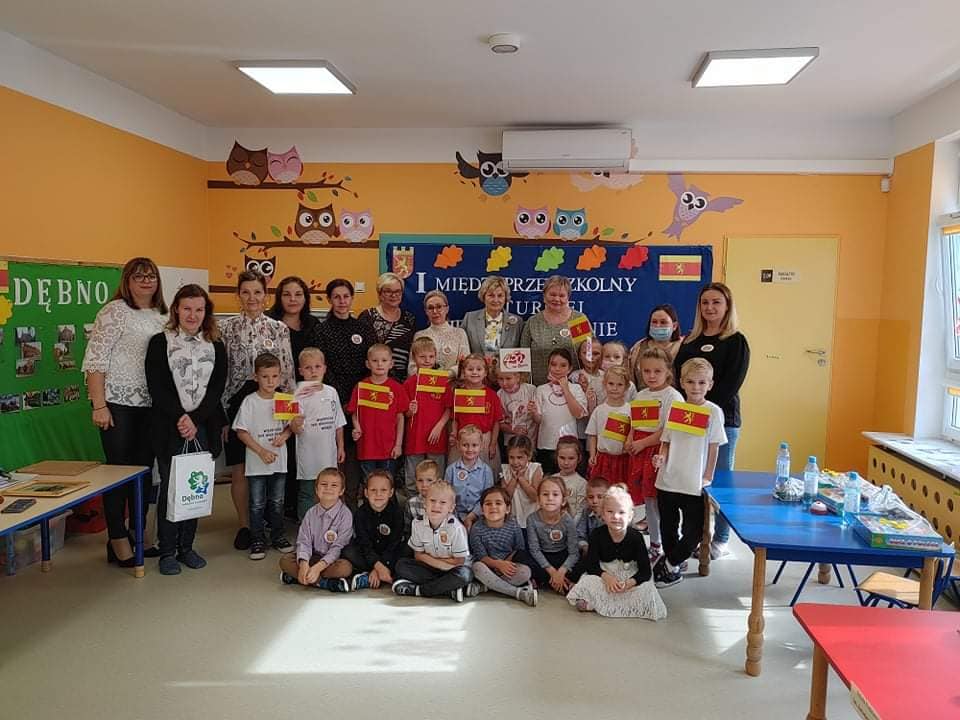 Wysztkie drużyny z jury i opiekunami