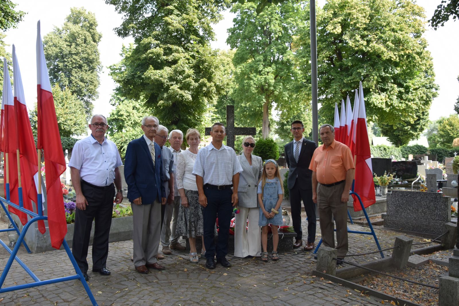 Uczestnicy uroczystości przed Grobem Nieznanego Żołnierza