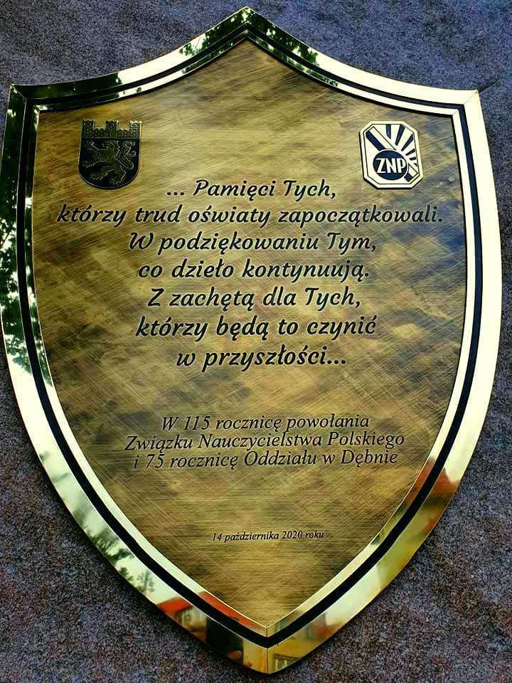 Tablica w formie tarczy. Treść w informacji