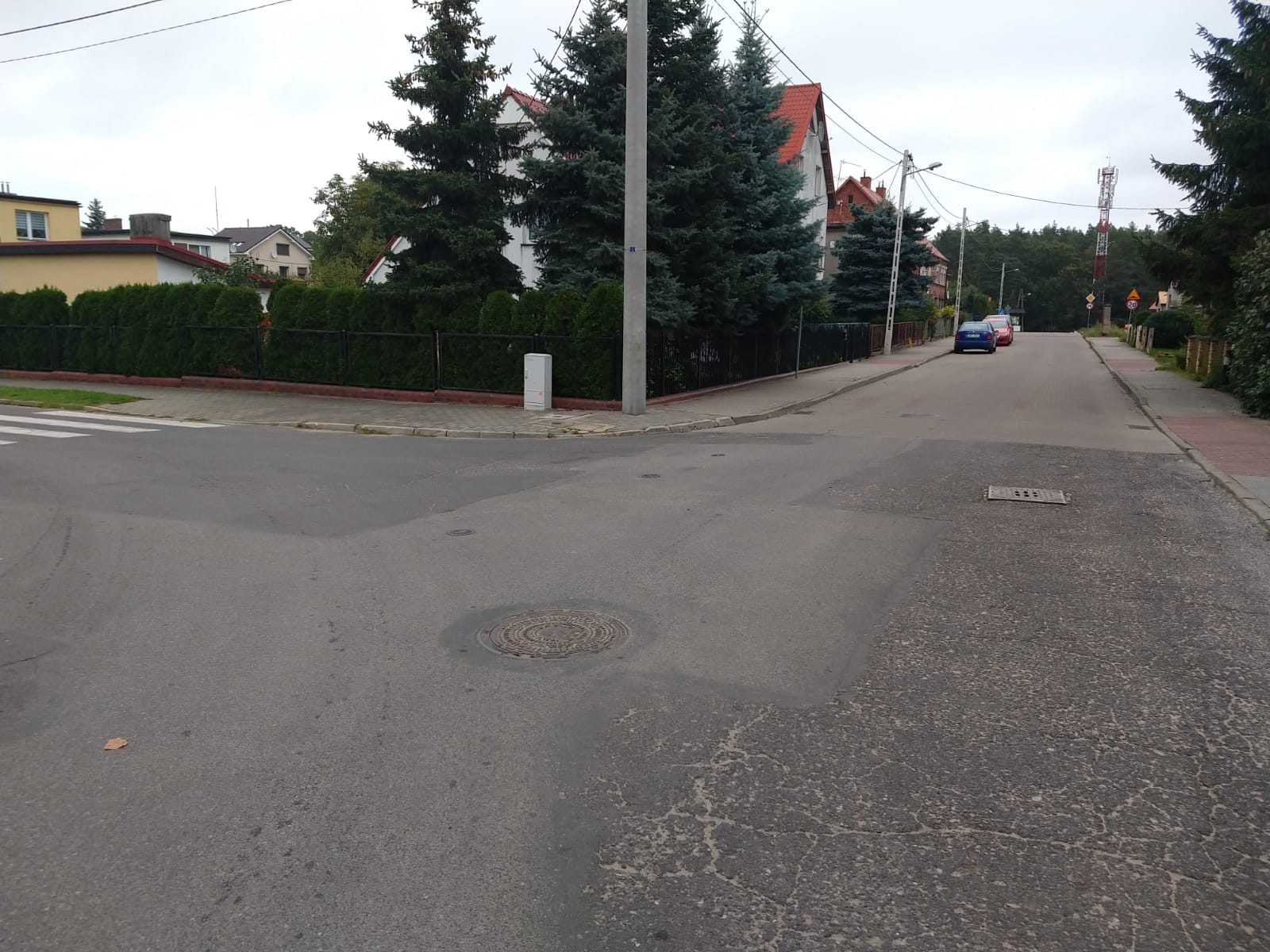 Skrzyowanie ulicy Poprzecznej i Racławickiej. 