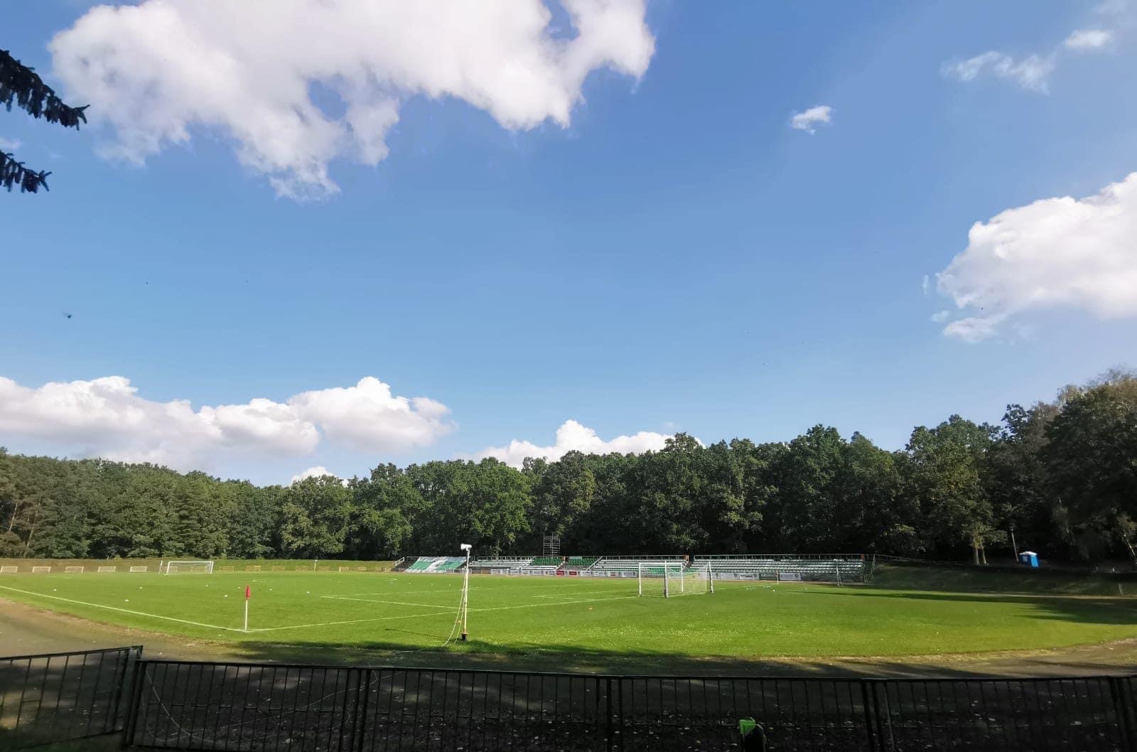 Powiększ zdjęcie. Widok na stadion