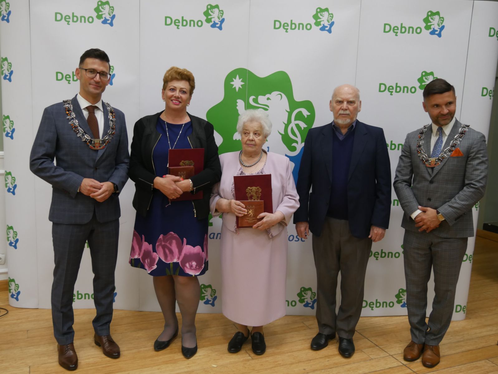 Powiększ zdjęcie. Od lewej: burmistrz, M. Jakuszewska, S. Piotrowska, W. Romanowski, przewodniczący