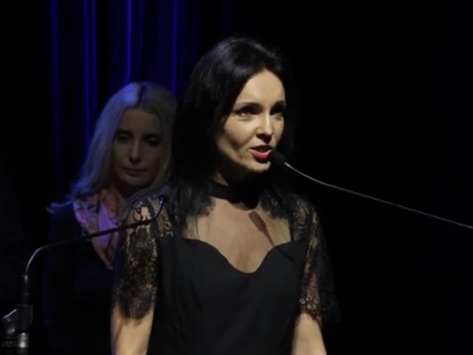 Magda łuczak przemawia podczas gali