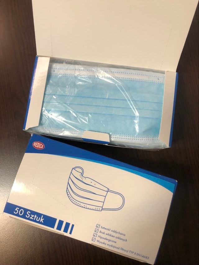 Powiększ zdjęcie. Maseczki w pudełku
