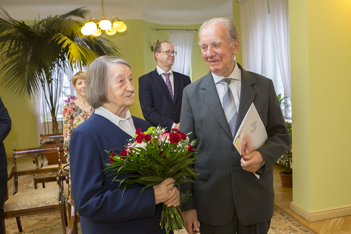 Powiększ zdjęcie. od lewej pani Alina i Ireneusz Nawroccy
