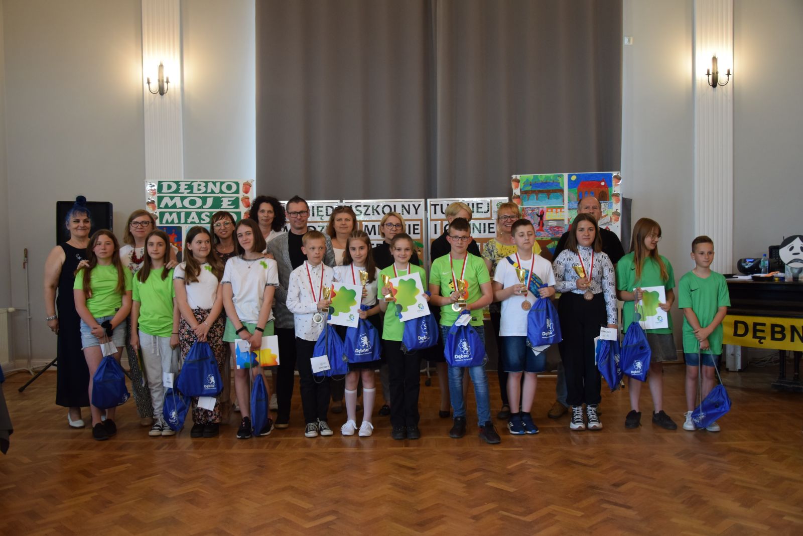 Powieksz zdjęcie. Uczestnicy konkursu, organizatrorzy, opiekunowie, jury