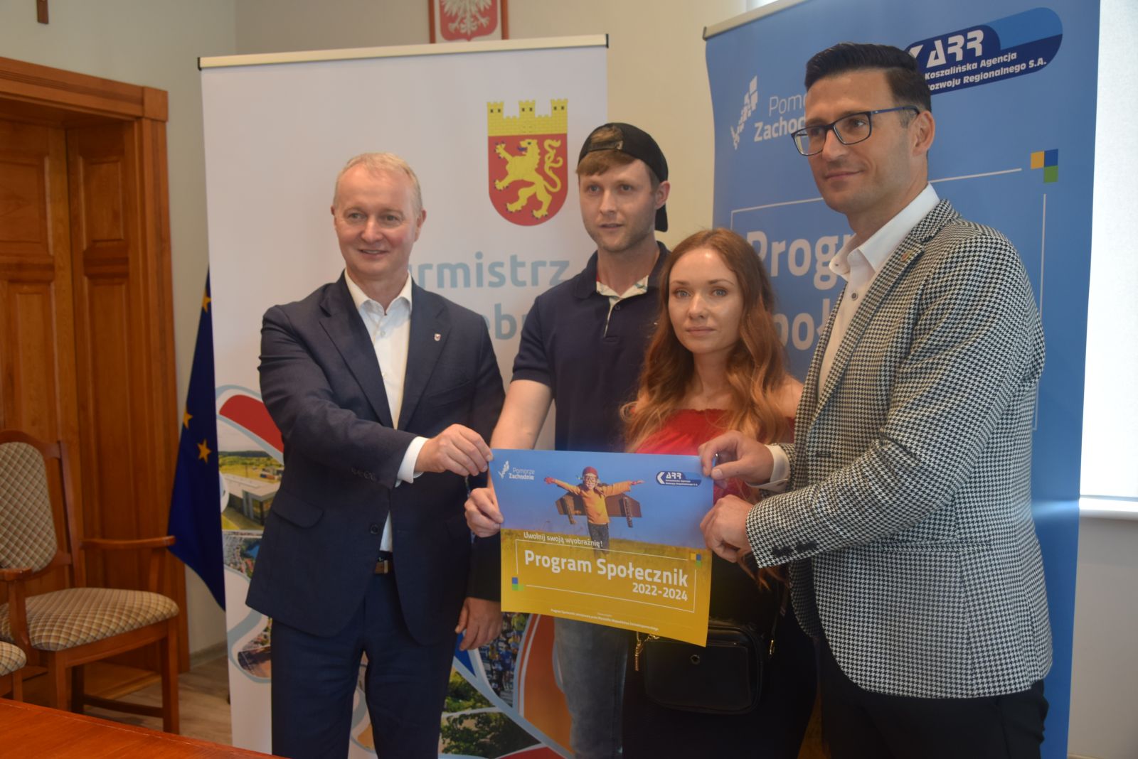 Przedstwiciele Fundacji APETO, Olgier Kustosz, Burmistrz Dębna 