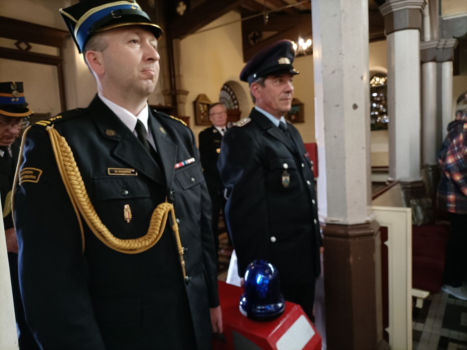 Strażacy niosą w darze syrenę alarmową