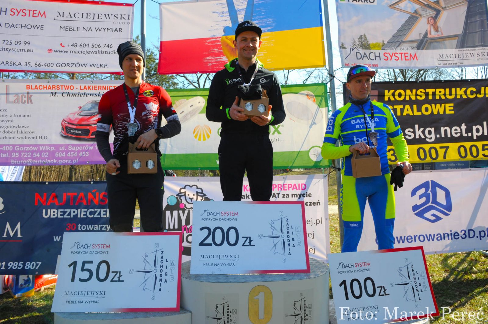 Najlepsi zawodnicy na podium
