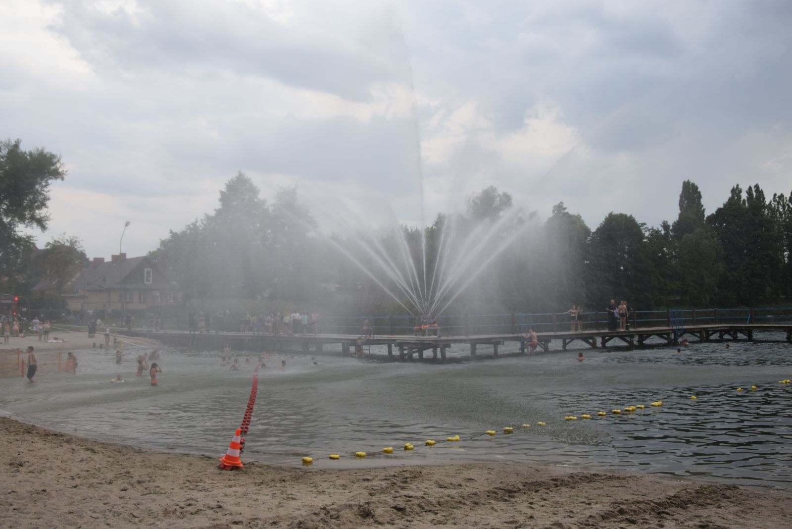Fonatnna strażacka na pomoście 
