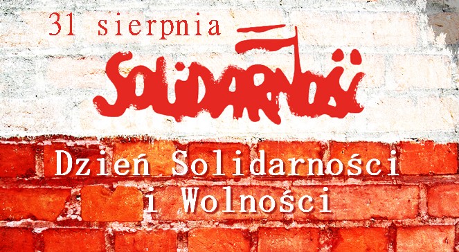 Powiększ grafikę. Flaga Polski napis 31 sierpnia solidarność (źródło:www.solidarnosc.org)