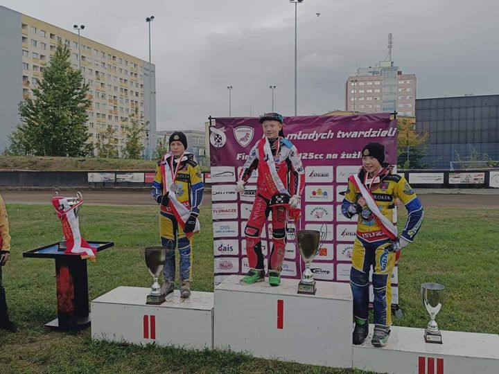 Powiększ zdjęcie. Kewin Nycz na podium 