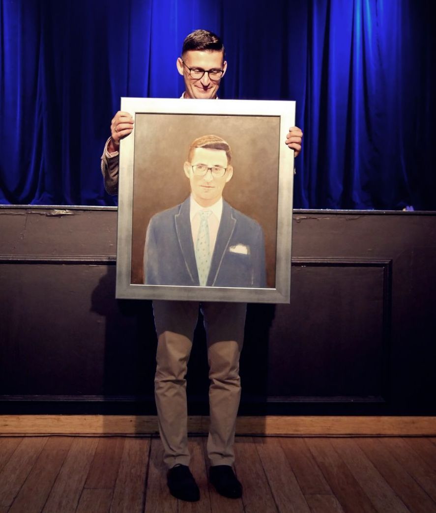 Burmistrz Dębna prezentuje swój portret