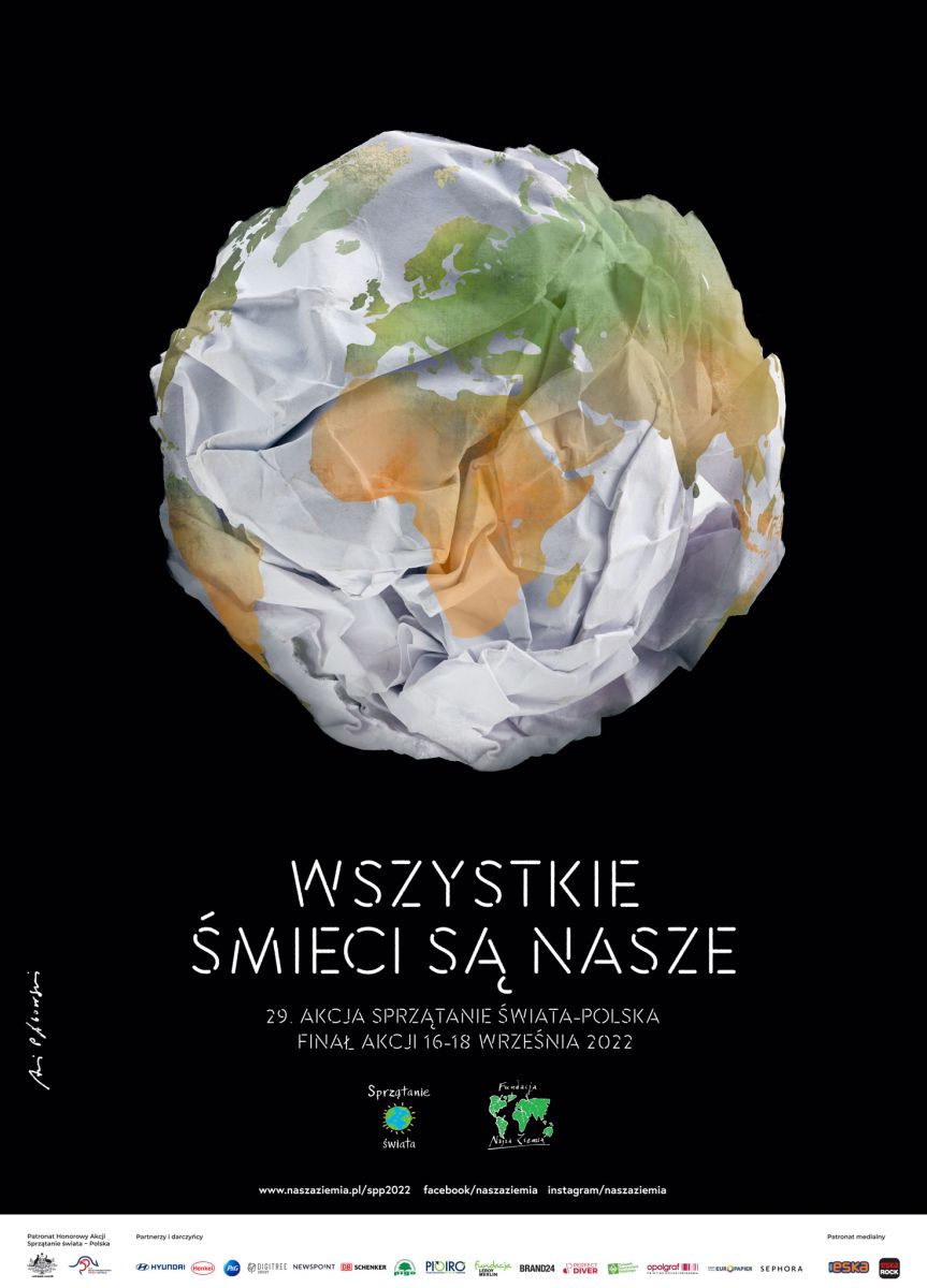 Powiększ plakat sprzatanie swiata. Kula ziemska wygląda jak zgnieciona kulka papieru