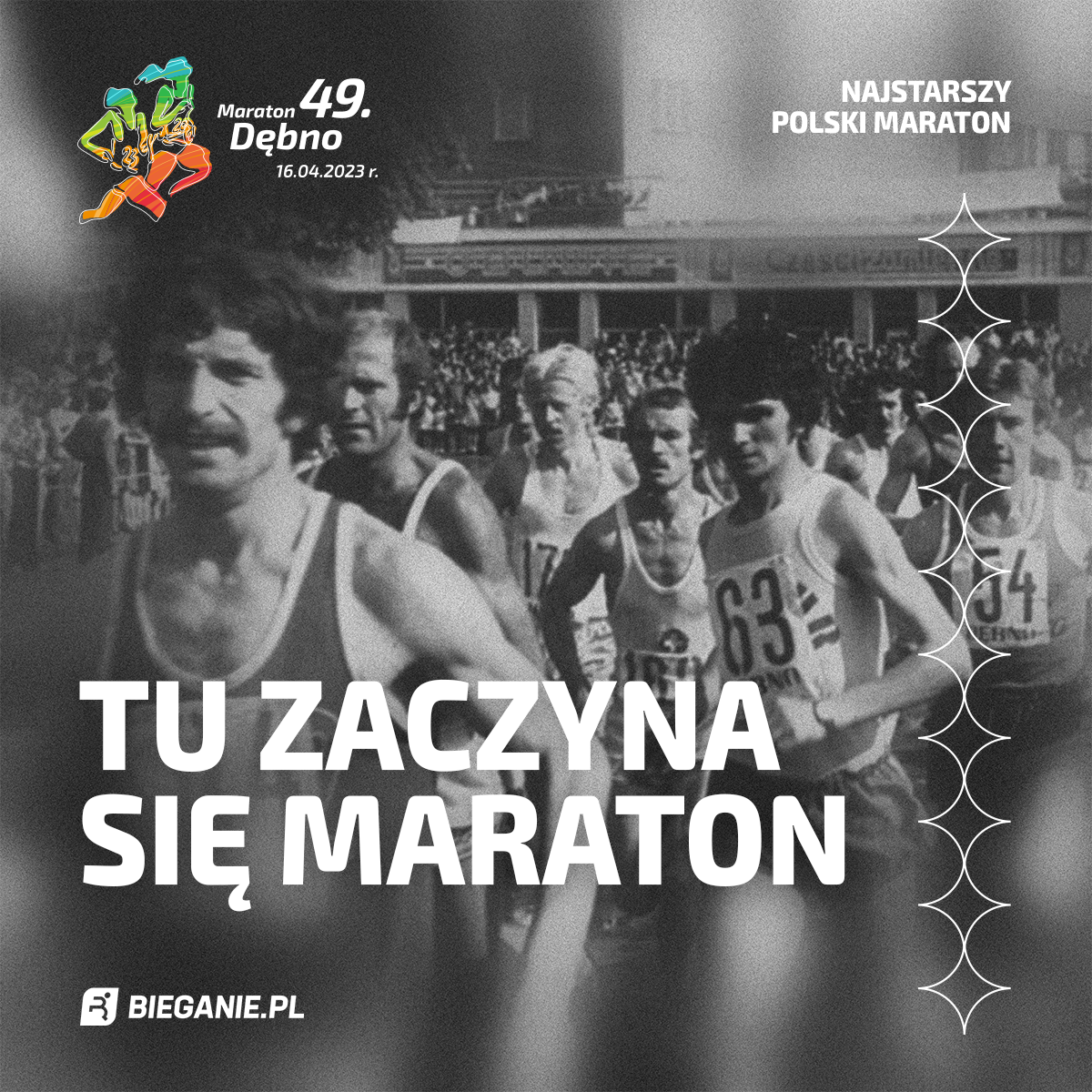 Powieksz grafikę, Stare czarno białe zdjęcie z maratonu. napis Tu Zaczyna się maraton