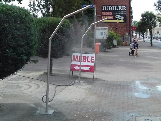Kurtyna wodna przy Bibliotece Publicznej