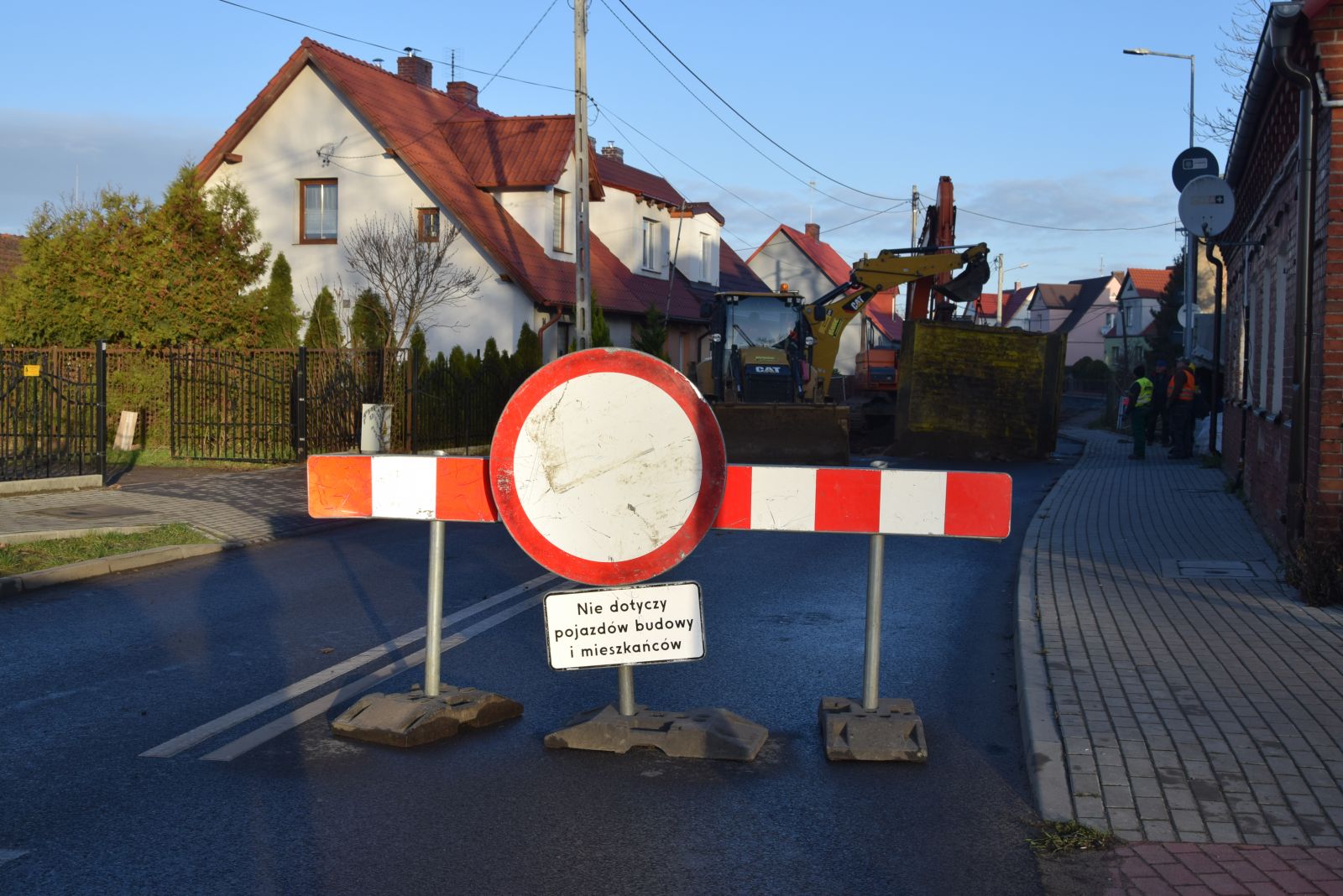 Powiększ zdjęcie. Ulica Wojska Polskiego zamknięta