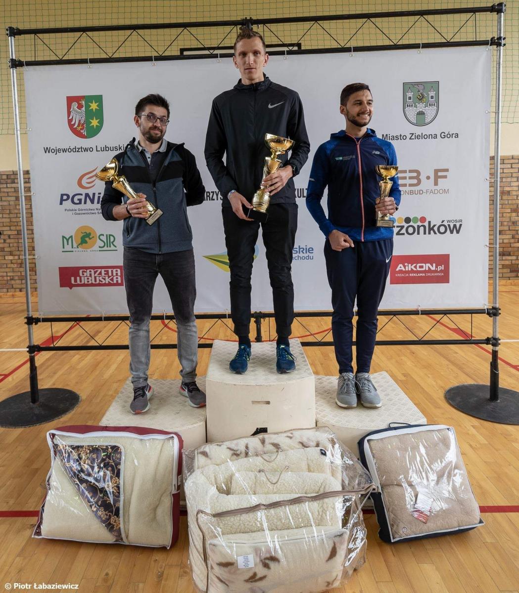 Powiększ zdjęcie. Łukasz Hryciuk i Paweł Pawlisiak na podium