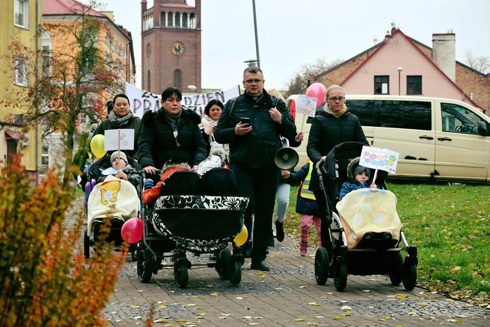 Dzieci wraz opiekunami ze Specjalnej Szkoły i Przedszkola