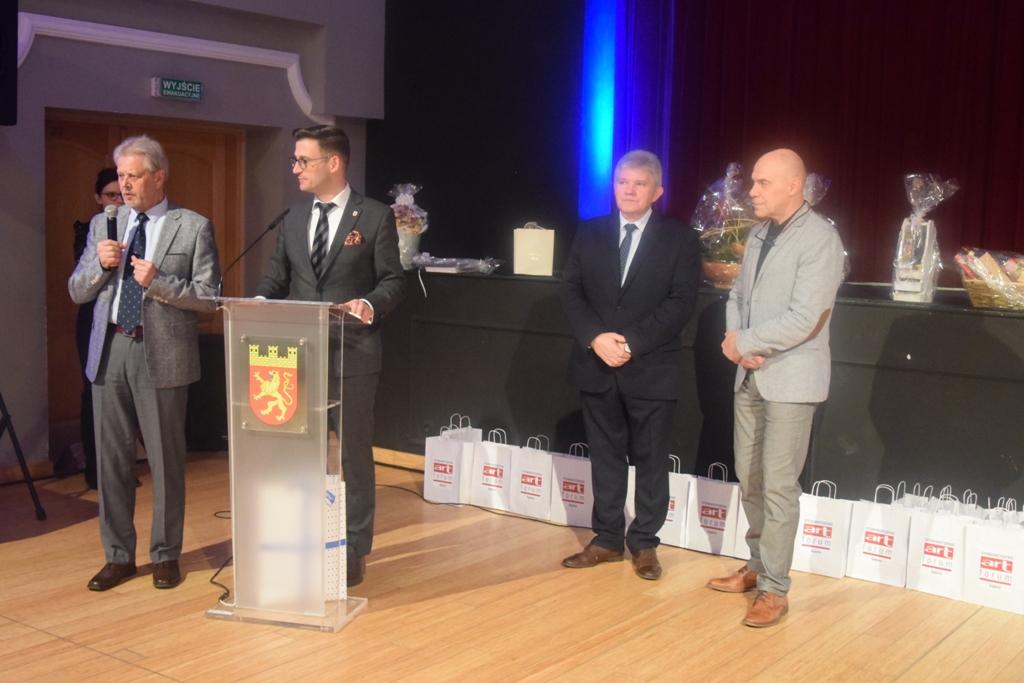 Burmistrz Dębna Grzegorz Kulbicki podziękował członkom stowarzyszenia