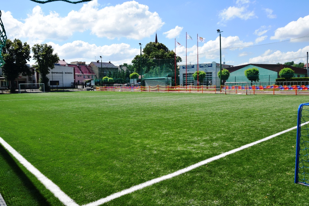 Dzieci w UKS Dębno mają doskonałą infrastukturę sportową. 