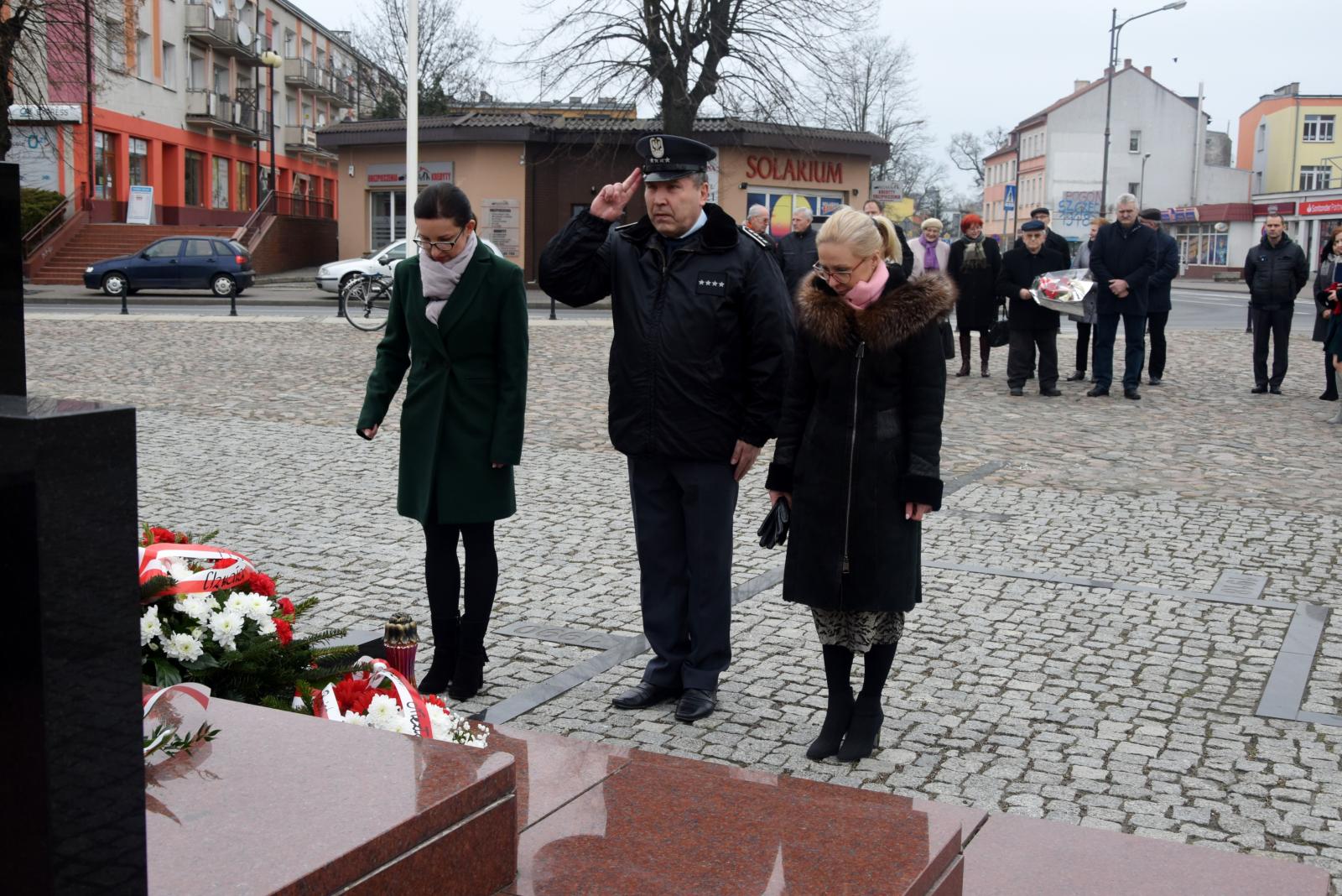 Samorząd reprezentowała wiceburmistrz DębnaJ. Stąsiek-Janicka, kierownik Wydziału Oświaty, Kultury i Sportu W. Drzewińska oraz wiceprzewodniczący rady W. Sokalski