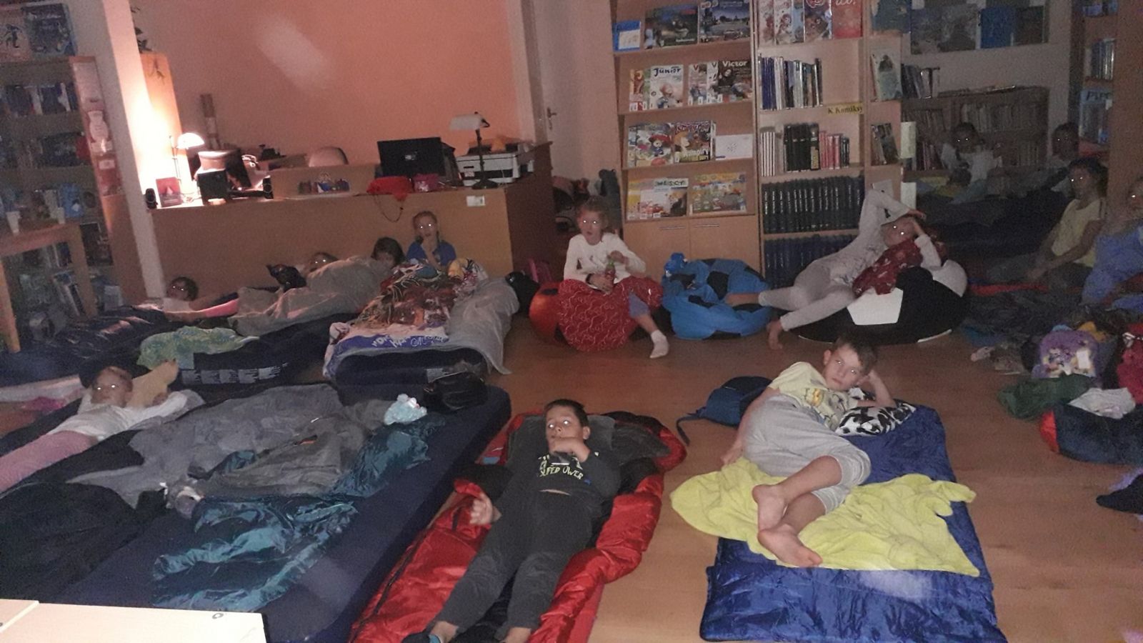 Na zakończenie dzieci oglądały film