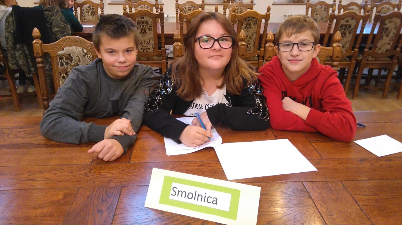 Uczniwoie z SP Smolnica
