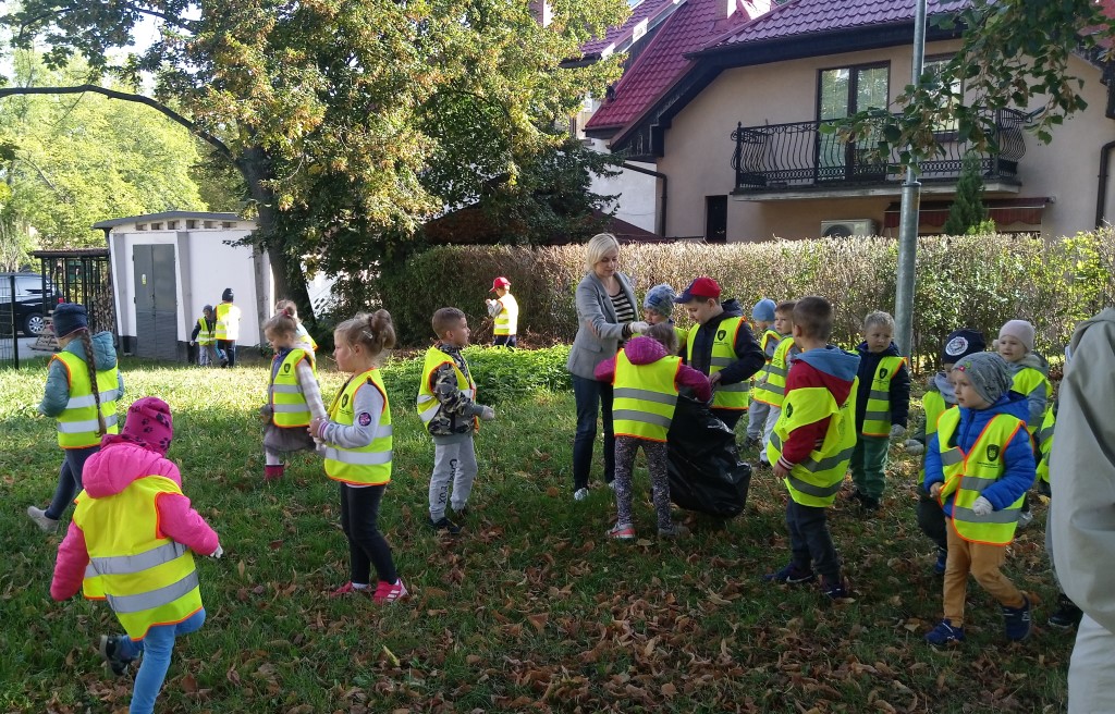 Sprzątały też przedszkolaki 