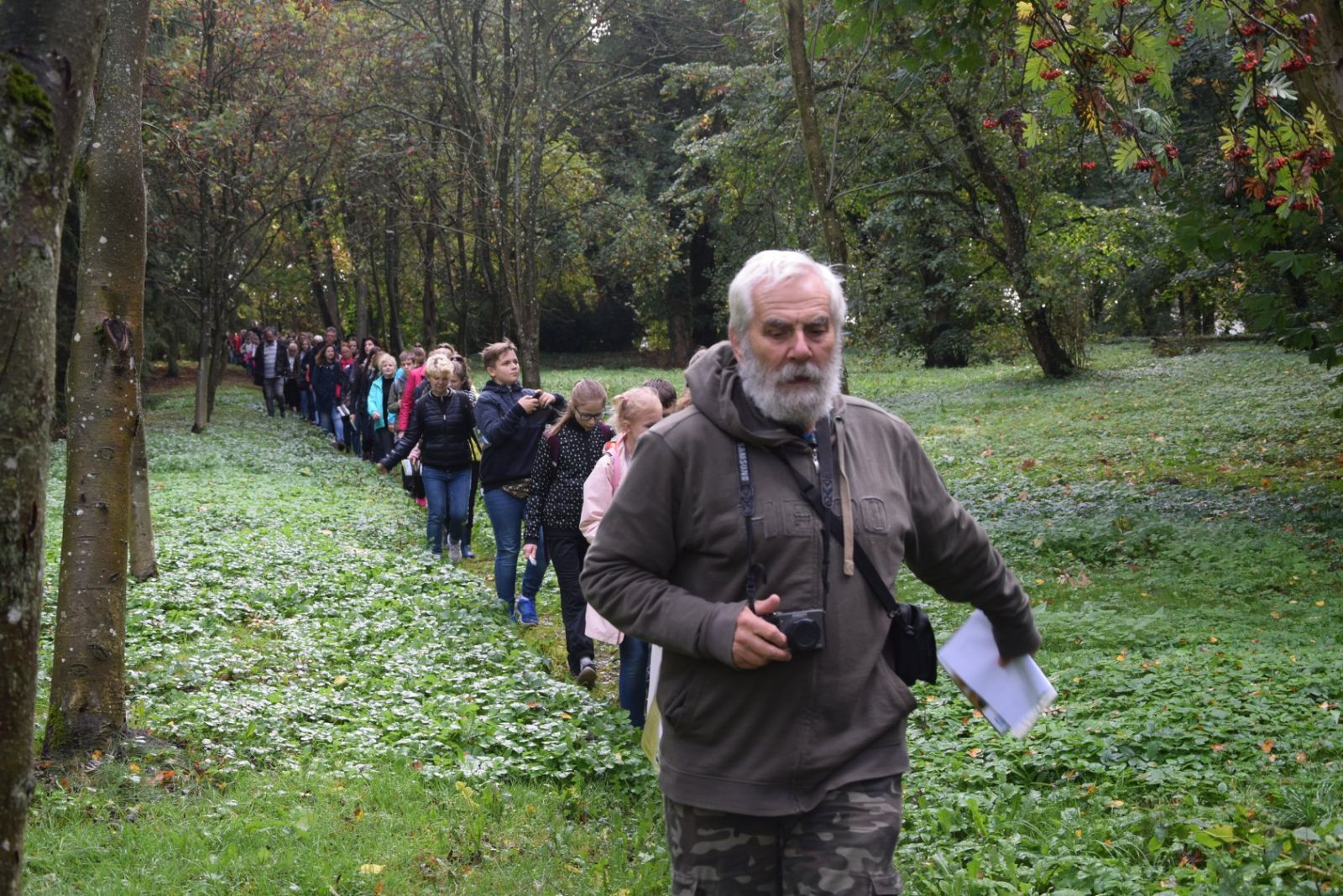 Spacer przez zabytkowy park wiejski