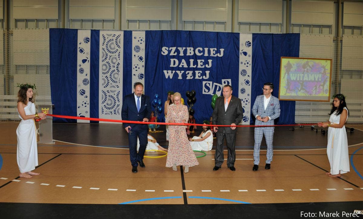 Powiększ zdjęcie. Przecięcie wstęgi 