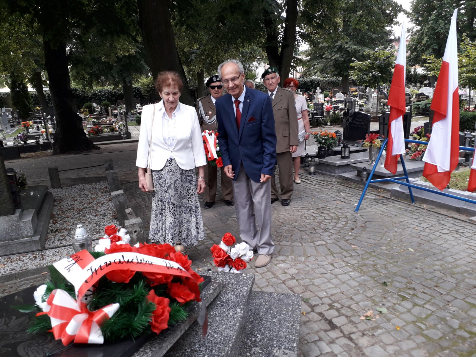prezes Związku Kombatantów RP i BWP Maria Mazur, prezes Związku Inwalidów Wojennych RP Zdzisław Pyra