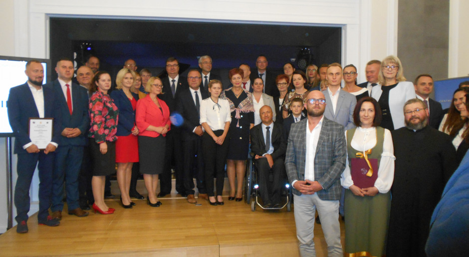Laureaci konkursu (pierwszy od lewej Krzysztof Piwowar)