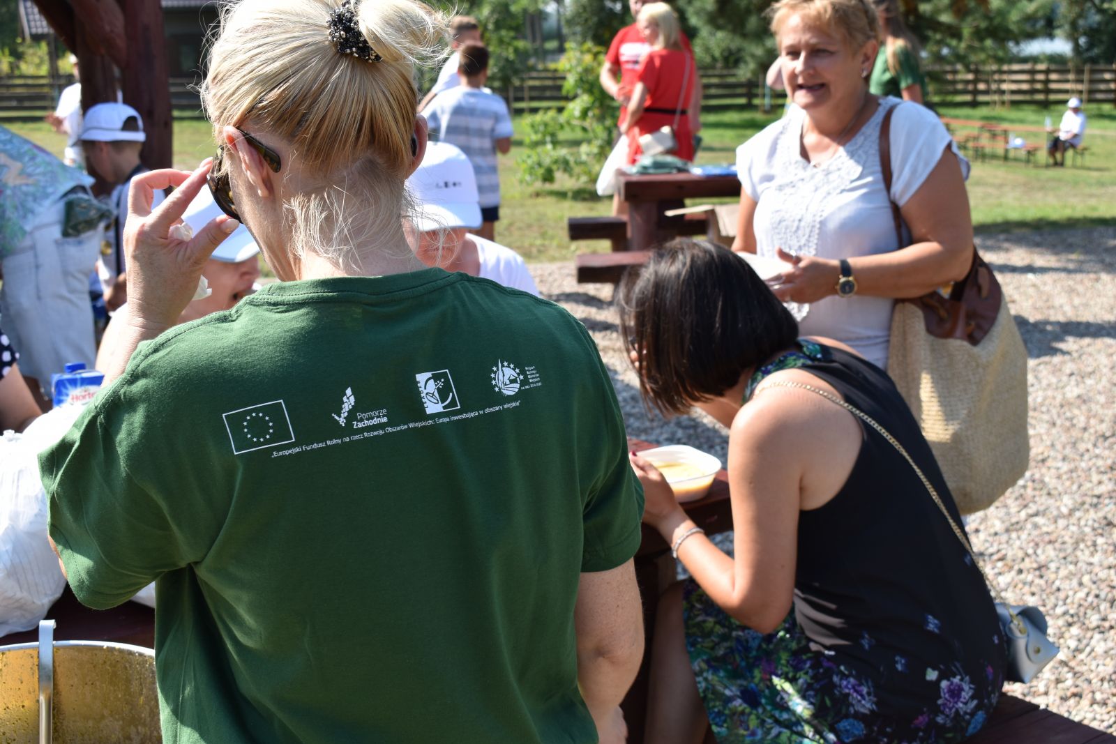 Powiększ zdjęcie. Uczestnicy otrzymali koszulki i czaepeczki