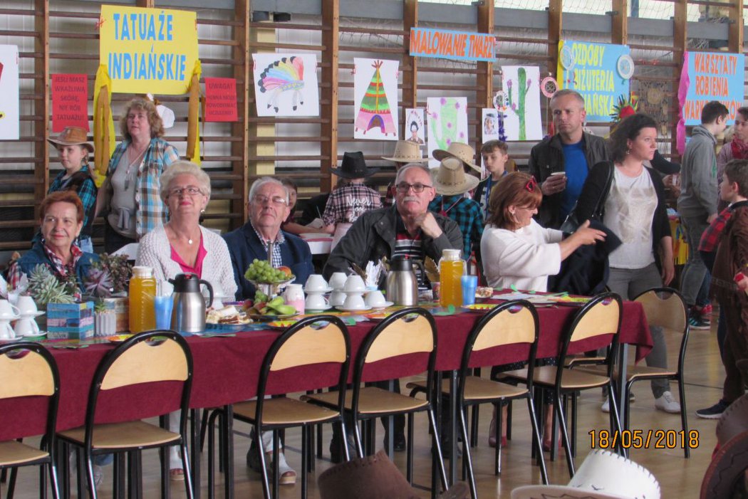 Powiększ zdjęcie. Zaproszeni goście 