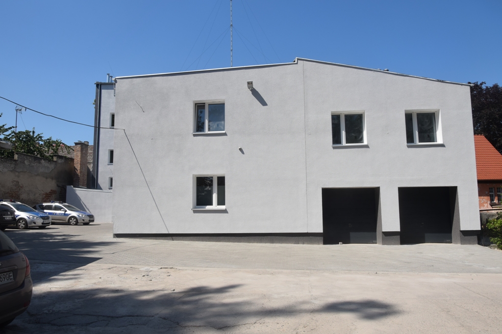 Wymieniono bramy garażowe