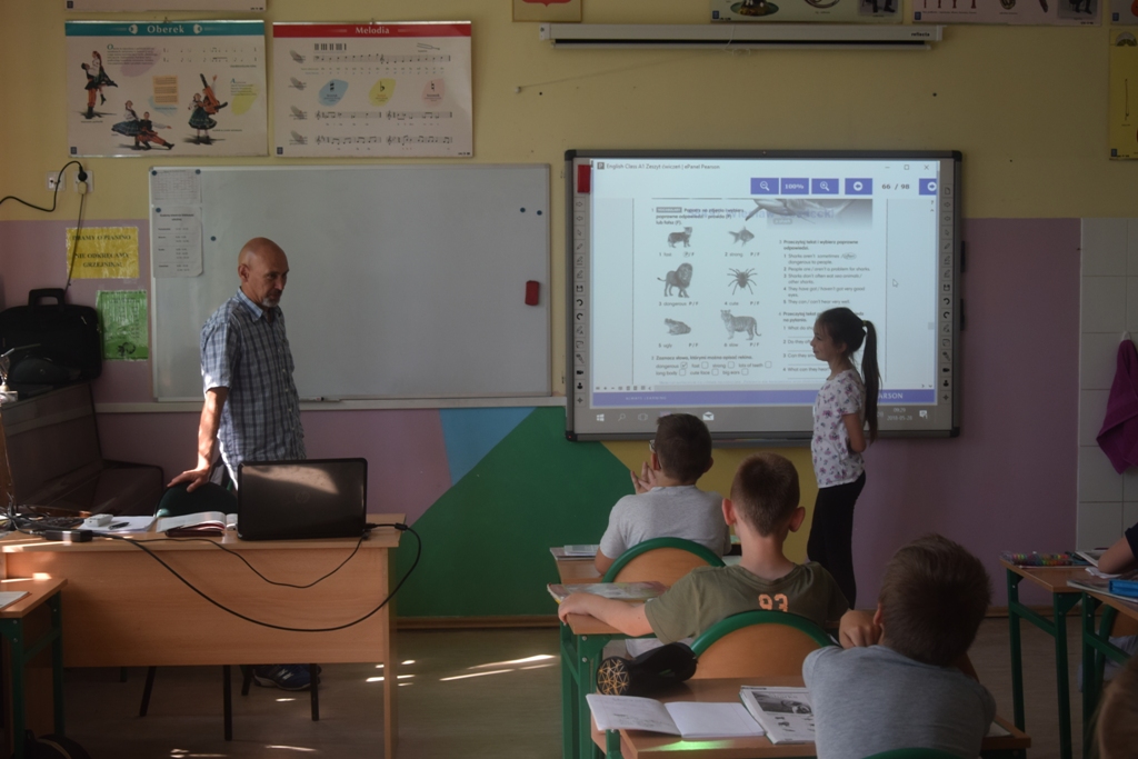 Zajęcia w SP Cychry z wykorzystanie tablicy interaktywnej